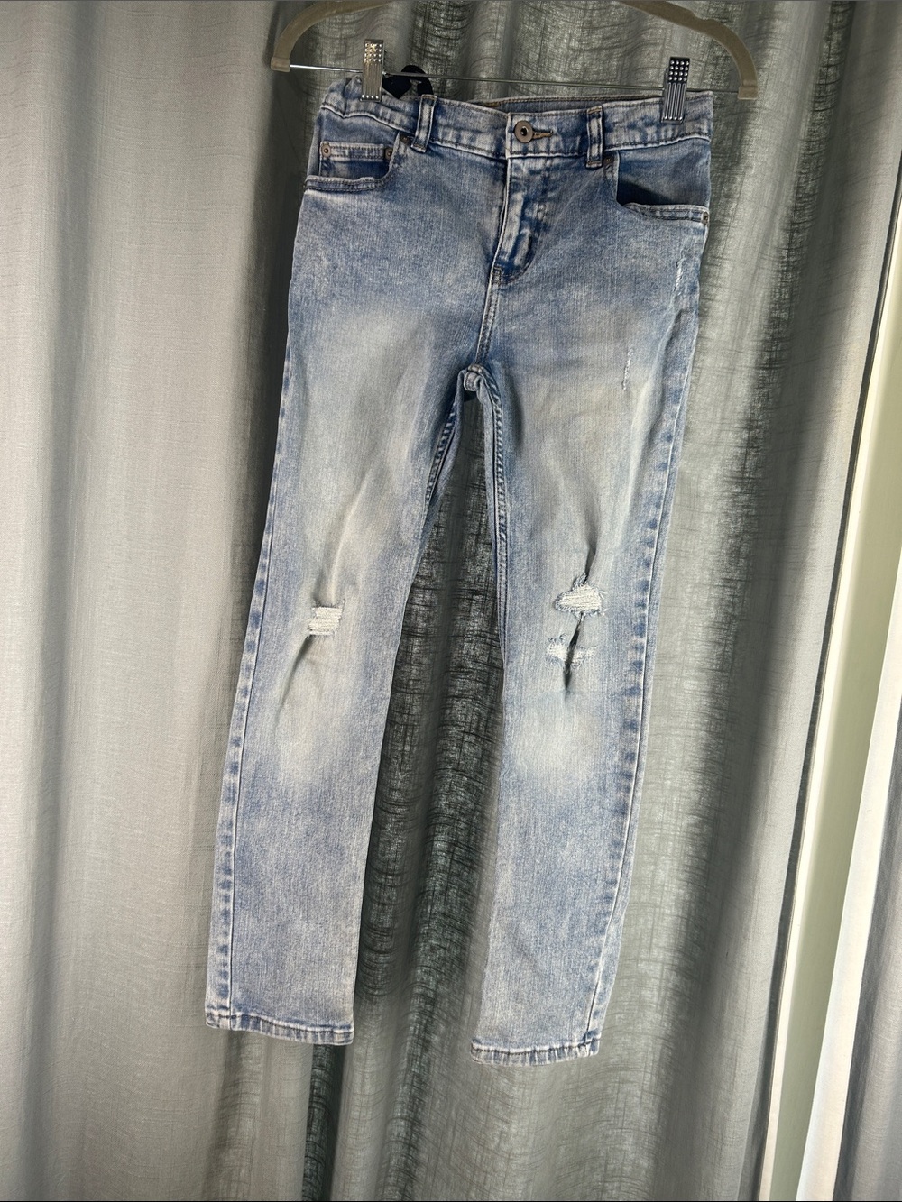 wonder nation Light Wash Skinny Jeans with Knee Distress
